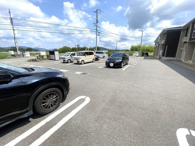 ハウスアイCの駐車場