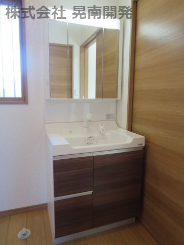 【独立洗面台】 | オーナーチェンジ物件(不動前戸建賃貸) | 三面鏡洗面化粧台