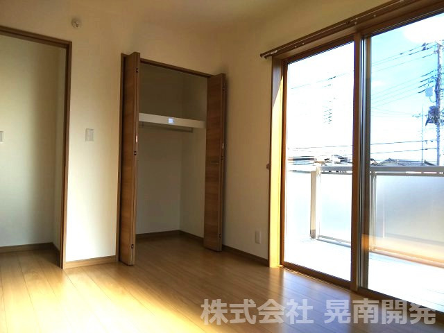 【洋室】 | オーナーチェンジ物件(不動前戸建賃貸) | 【２階・洋室１】東南側洋室約５．５帖。北東側。