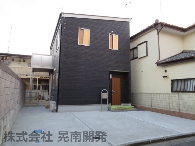 【外観】 | オーナーチェンジ物件(不動前戸建賃貸) | ブラック木目調のクールな外観です☆