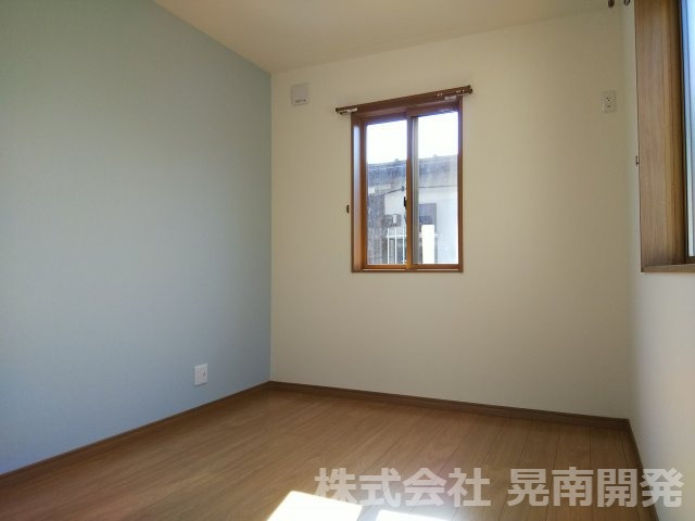 【洋室】 | オーナーチェンジ物件(不動前戸建賃貸) | 【２階・洋室２】南西側洋室約５．５帖。南側♪