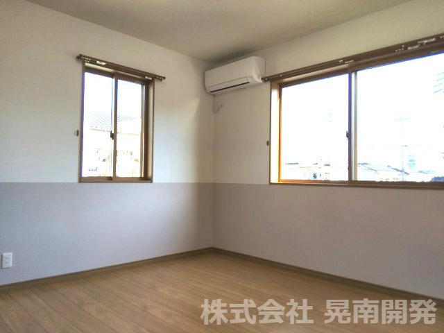 【寝室】 | オーナーチェンジ物件(不動前戸建賃貸) | 【２階・洋室３】寝室約７.４帖。北東側。東側に１ヶ所窓があります♪エアコン付♪床にはペットコーティングが施されています♪