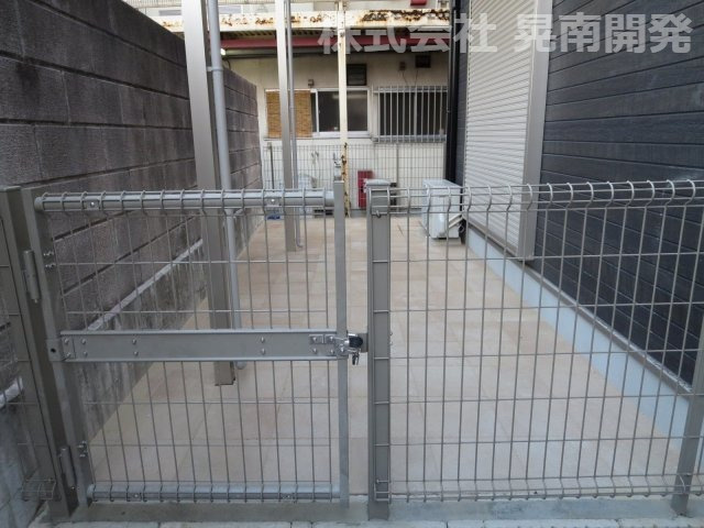 【その他】 | オーナーチェンジ物件(不動前戸建賃貸) | バルコニー下のドッグラン