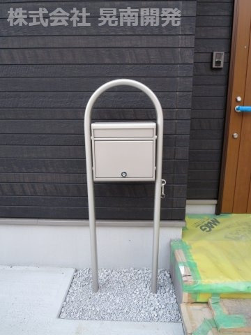 【その他】 | オーナーチェンジ物件(不動前戸建賃貸) | 玄関横のポスト♪