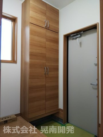 【収納】 | オーナーチェンジ物件(不動前戸建賃貸) | 天井までのシューズボックスつき♪