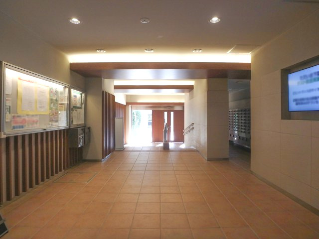 東陽町ガーデニアA棟　5階　角　部屋のエントランス