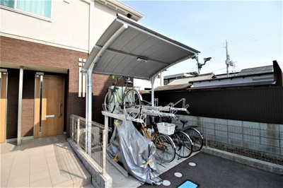 【その他共用部分】 | ユニヴァリィ　ソーエ | 屋根付き駐輪場