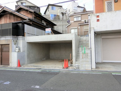 【前面道路含む現地写真】 | 吹田市千里山西1丁目　新築戸建て | 【同社施工例写真】
現地前面道路6.3ｍの為お車の駐車も楽々です♪