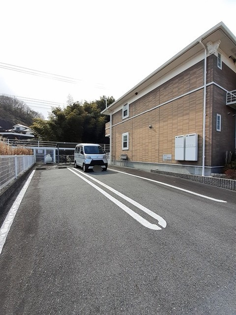 プロムナード　アイＢの駐車場