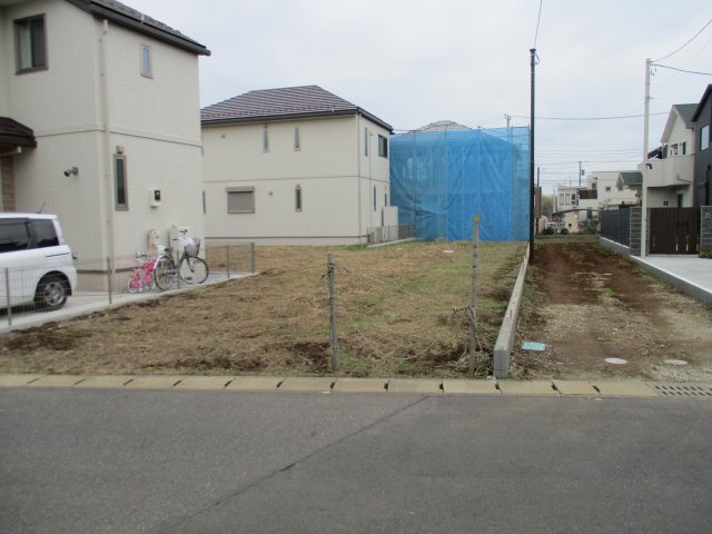 八千代市緑が丘西４丁目（はぐみの杜）　土地　建築条件なしの前面道路含む現地写真