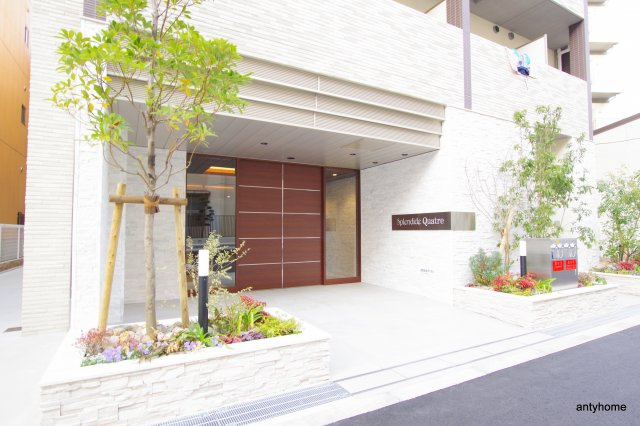 スプランディッドキャトル　仲介手数料無料のエントランス