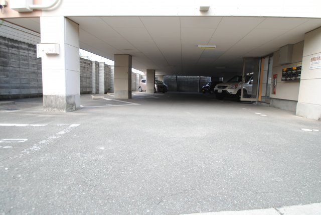 フィオレット合川の駐車場