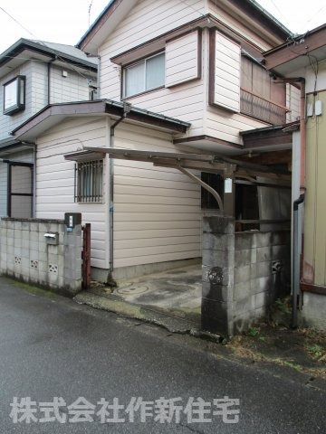 八千代市八千代台北１２丁目　中古戸建　屋根付カーポート有の外観
