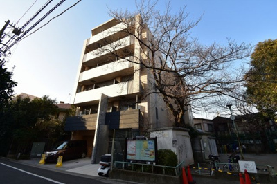 【外観】 | レファシア大森 | 南東角部屋・三面バルコニーにつき採光・通風良好。