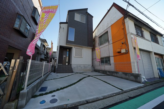西区東久保町　新築戸建ての外観