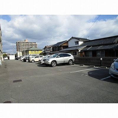 【駐車場】 | トキワコンフォート | 駐車場があるので、車を買う予定の方も安心です