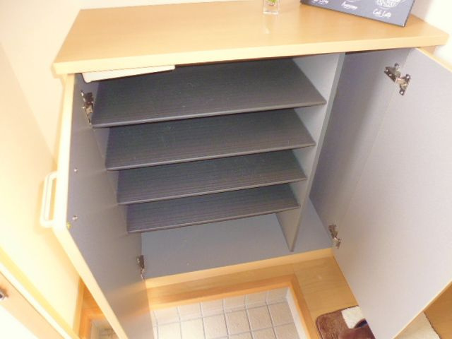 クレールＢの玄関|シューズボックス
