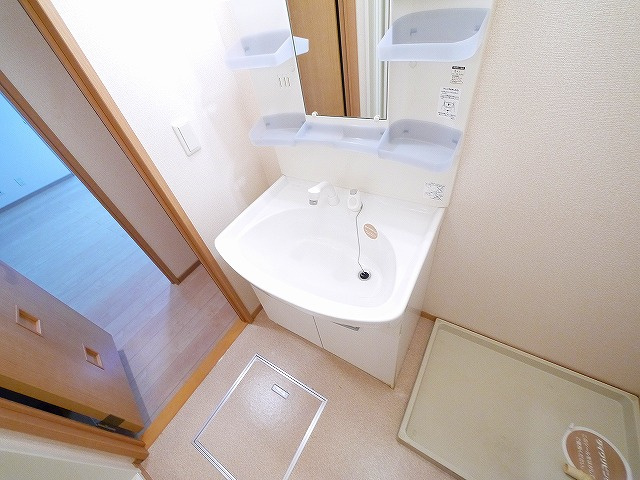 ラフィーネ松ヶ丘の洗面所|コンパクトで使いやすい洗面所