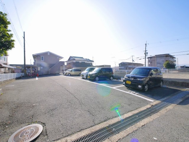 ニューシティ熊木の駐車場|カースペースがあります