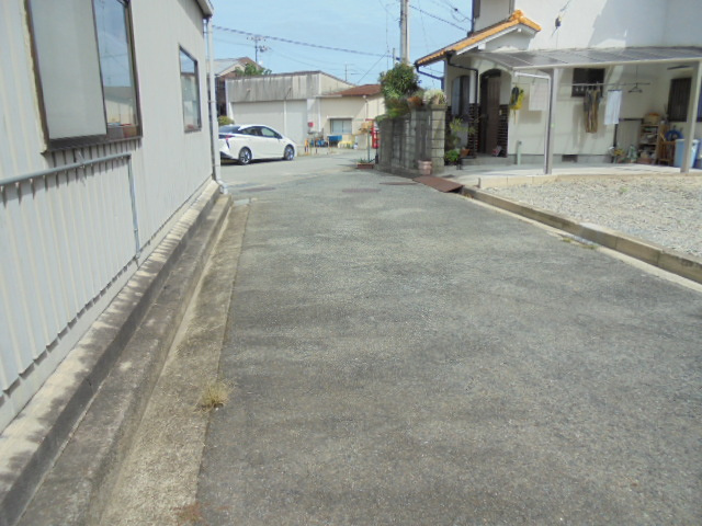 三田市南が丘１丁目　新築戸建の前面道路含む現地写真