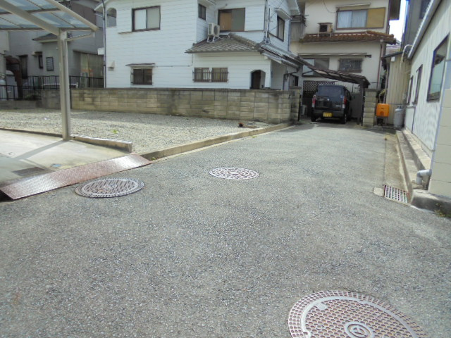 三田市南が丘１丁目　新築戸建の前面道路含む現地写真