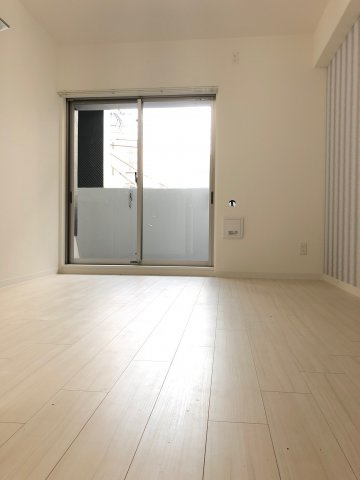 ファーストフィオーレ本町イースト BRAVI不動産の居間・リビング|【ファーストフィオーレ本町イースト】こちらのリビングで趣味の時間をお楽しみください
