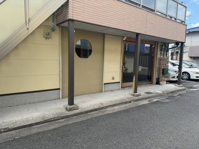 ルンサリーチェ1階店舗の外観