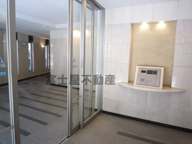 クレストフォルム板橋仲宿　のエントランス