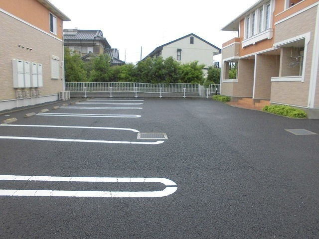 グランリーオVの駐車場