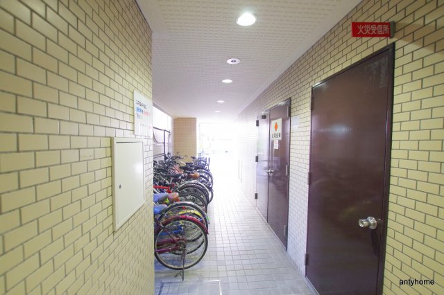 カーサ天神橋　仲介手数料無料のエントランス