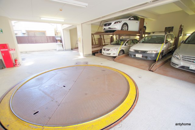 カーサ天神橋　仲介手数料無料の駐車場