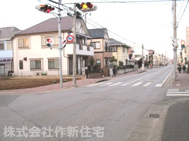 八千代市八千代台東４丁目　土地　南東・南西公道の角地の前面道路含む現地写真|前面道路含む現地写真です　南東側公道約１２．０ｍ