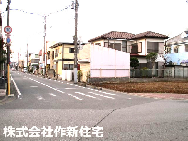 八千代市八千代台東４丁目　土地　南東・南西公道の角地の前面道路含む現地写真|前面道路含む現地写真です　南西側公道約７．9ｍ