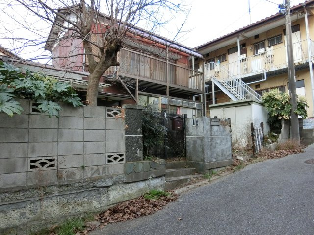 八千代市大和田　売地　約４３坪の整形地　建築条件なし　南西道路面の外観|八千代市大和田　売地　古家あります。　建築条件なし　約４３坪の整形地　南西道路面