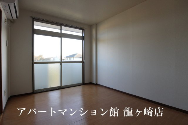 エルディム西Ａの居間・リビング