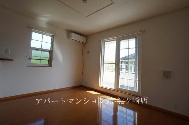 さくらヒルズ霞台　弐番館の洋室