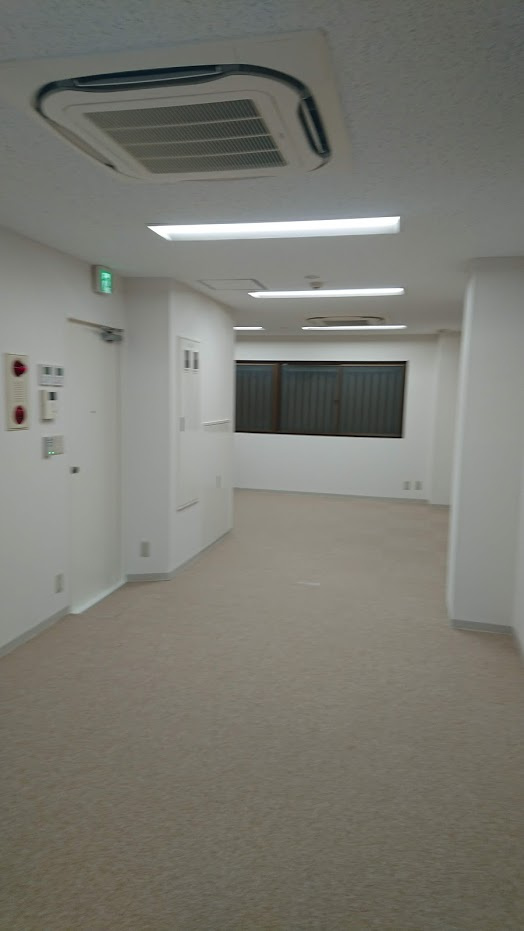 ＤＪ銀座ビルの内装|写真は別室です。カーペットの色が異なります。