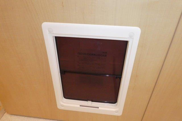 ＹＳピュア２１Ａの設備|ペット用くぐり戸