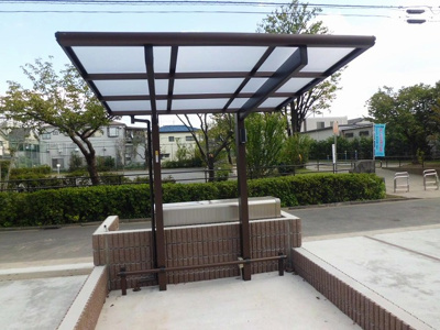 【その他共用部分】 | グリーンハイツD | 屋根付きの駐輪場で雨が降っても大切な自転車が濡れなくてすみますね♪駅まで自転車もおすすめです！