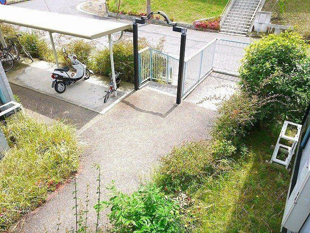 サンビューラ梅美台Bのエントランス