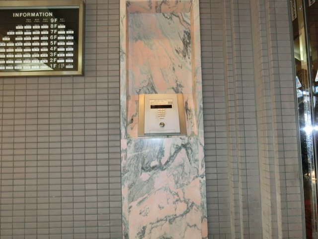 ライオンズヒルズ習志野７０５　習志野市新栄１丁目　中古マンションのエントランス|オートロックになっています。