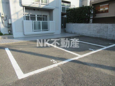 【駐車場】 | シルフィード（瓢箪山賃貸） | 駐車場があるので、車を買う予定の方も安心です