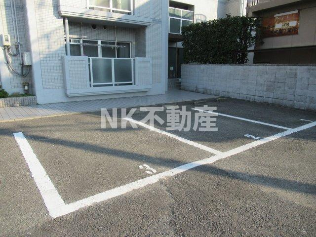 【駐車場】 | シルフィード（瓢箪山賃貸） | 駐車場があるので、車を買う予定の方も安心です