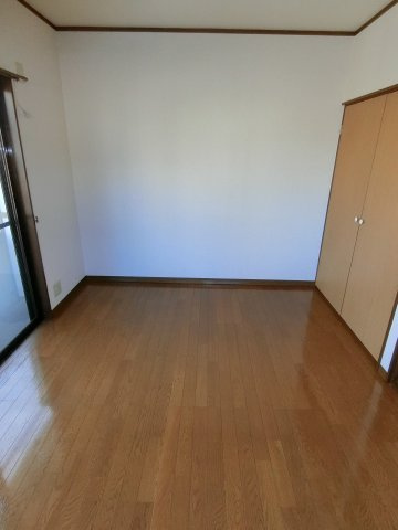 山口ビルの洋室