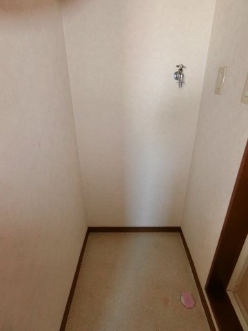 山口ビルの内装|室内洗濯機置き場
