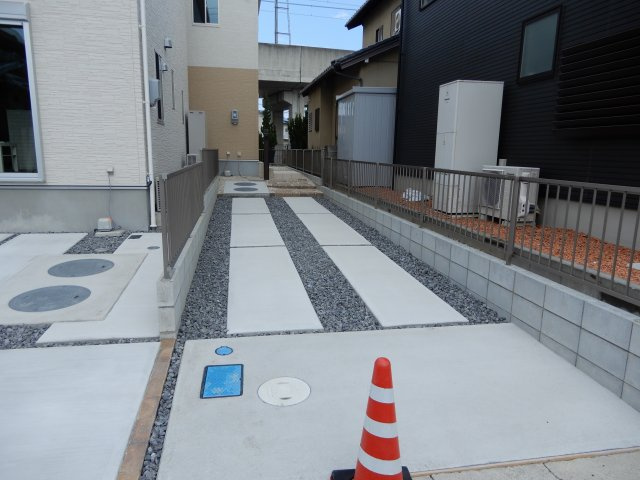 常滑市新浜町戸建の駐車場