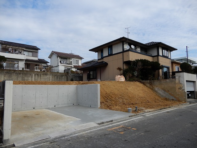 高丘１丁目売土地の前面道路含む現地写真