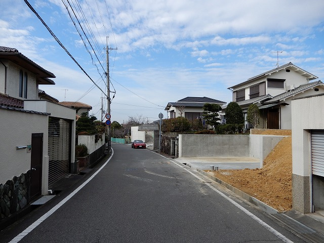 高丘１丁目売土地の前面道路含む現地写真