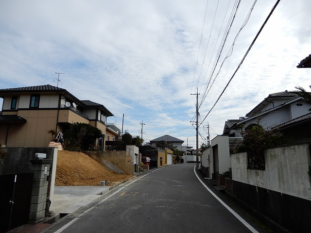 高丘１丁目売土地の前面道路含む現地写真