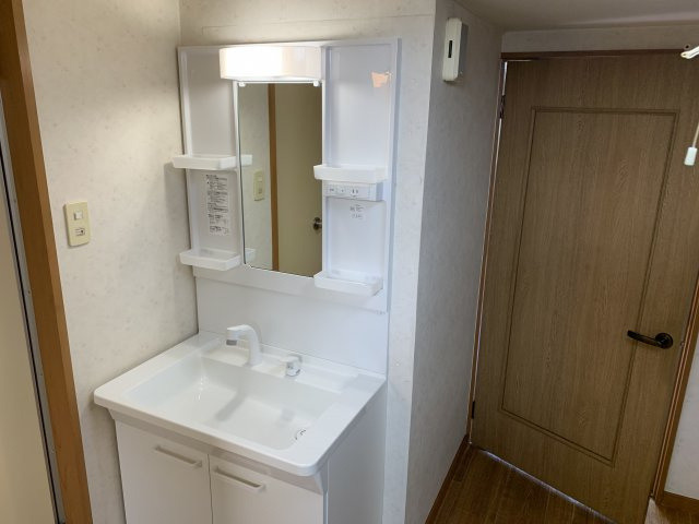 カーサヒューマンAの独立洗面台|朝の支度にも助かる、独立の洗髪洗面化粧台